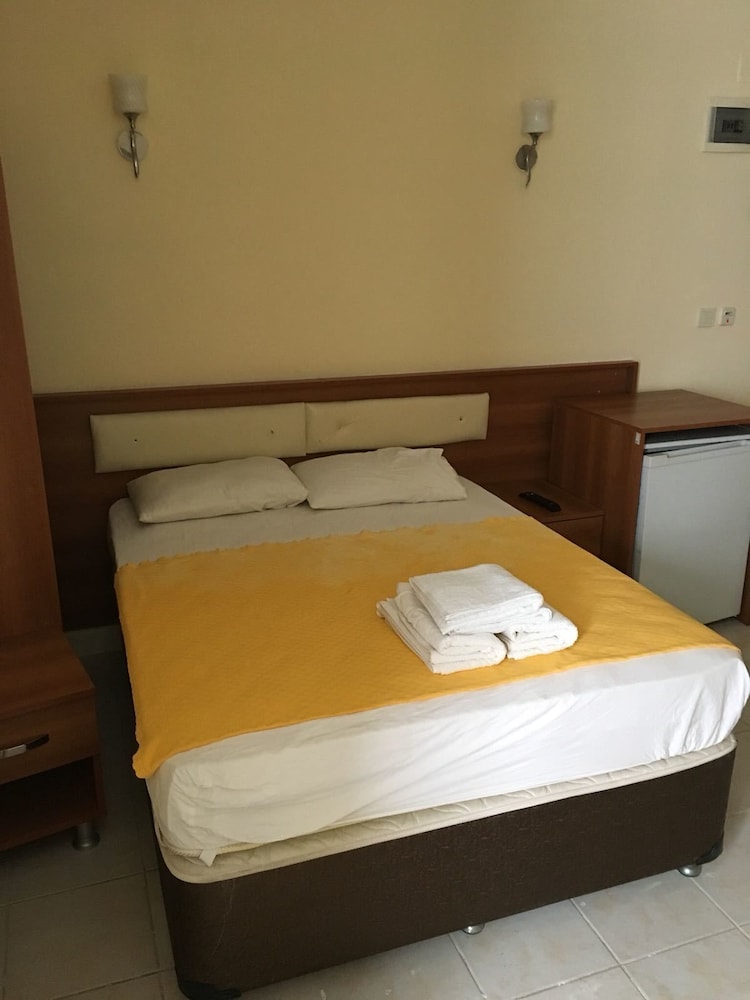 Peri Hotel 12/39