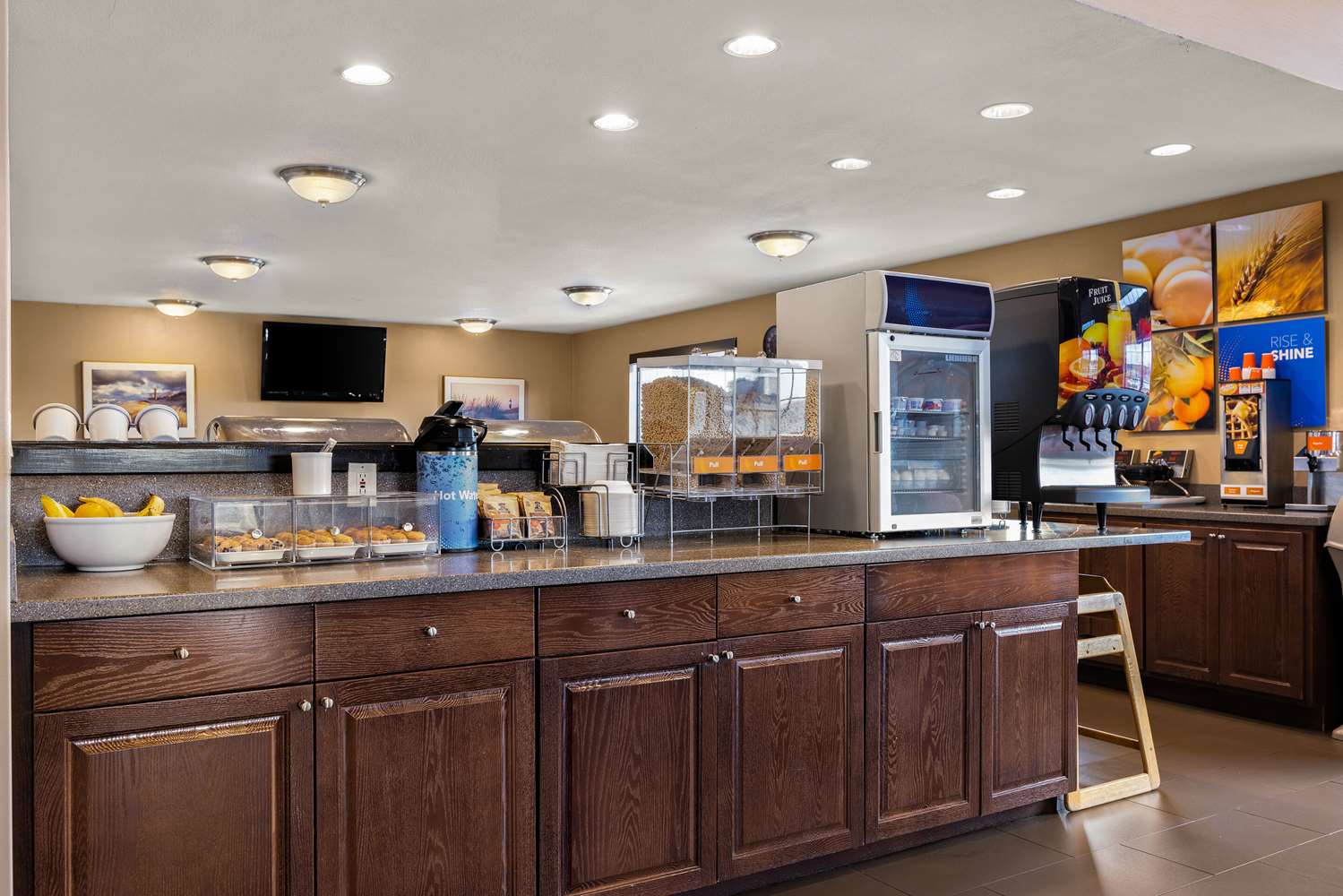 restaurant cafeteria