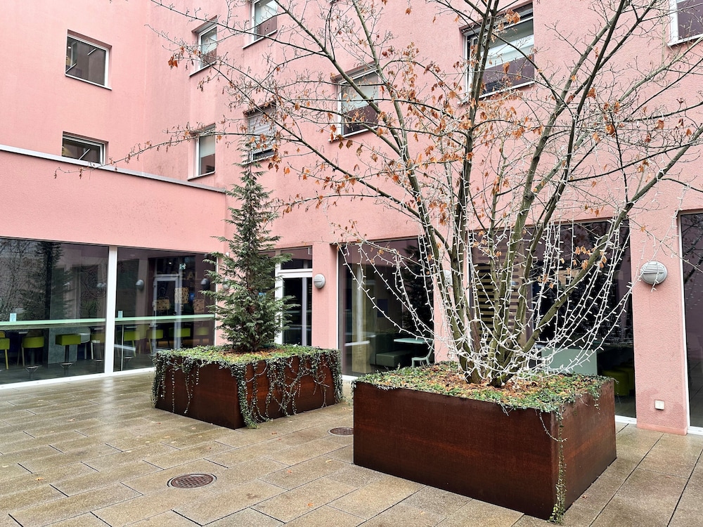 Ibis Budget Zurich Airport 65/69