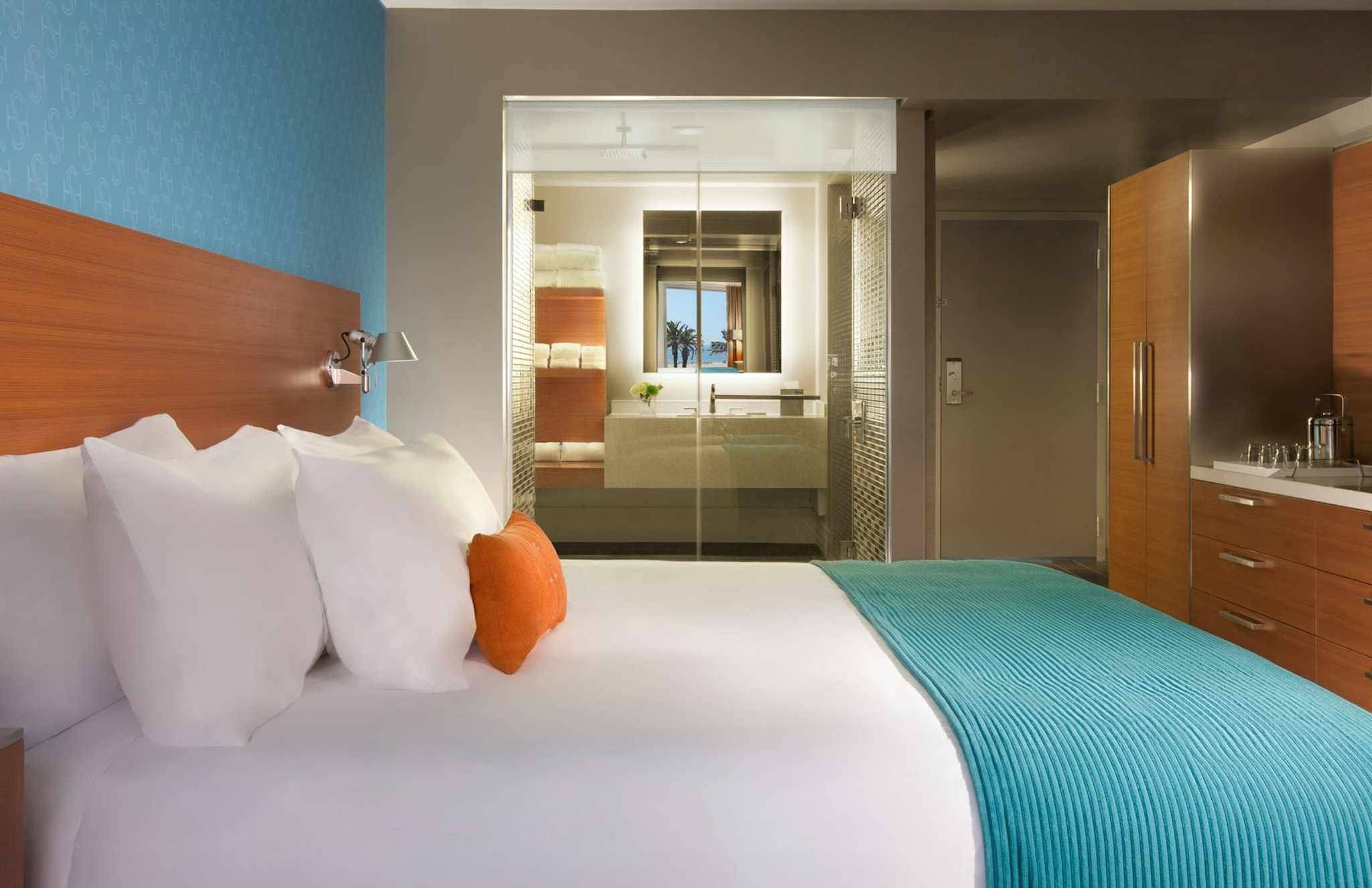 Shore Hotel 18/50