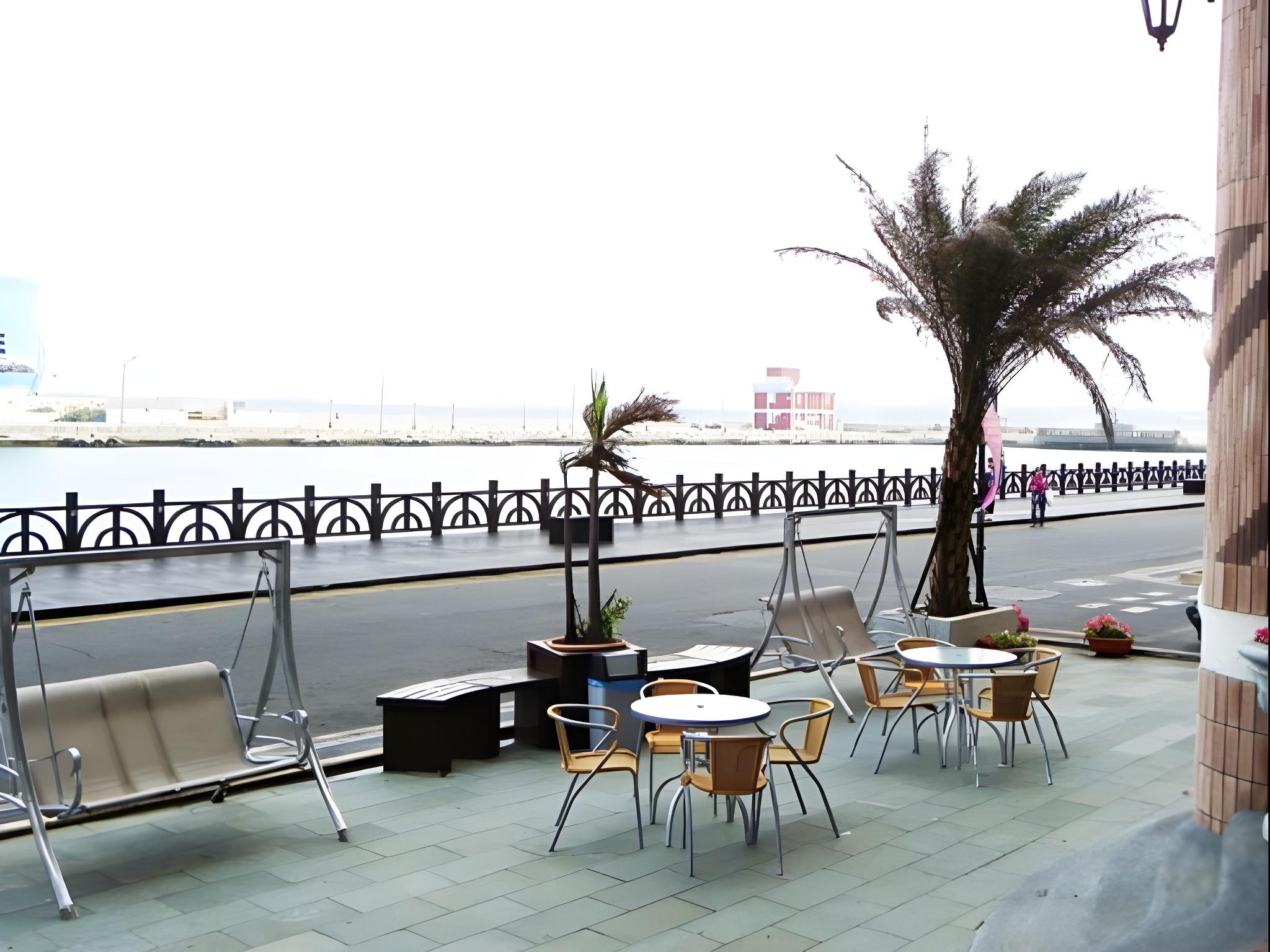 Ocean Hotel 37/39