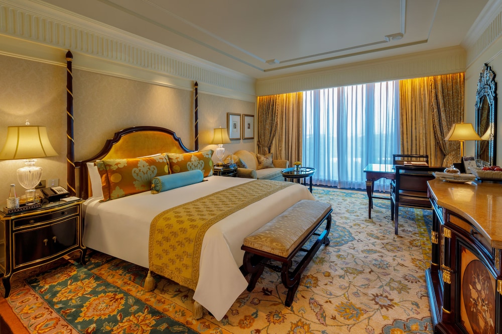 The Leela Palace New Delhi 11/74