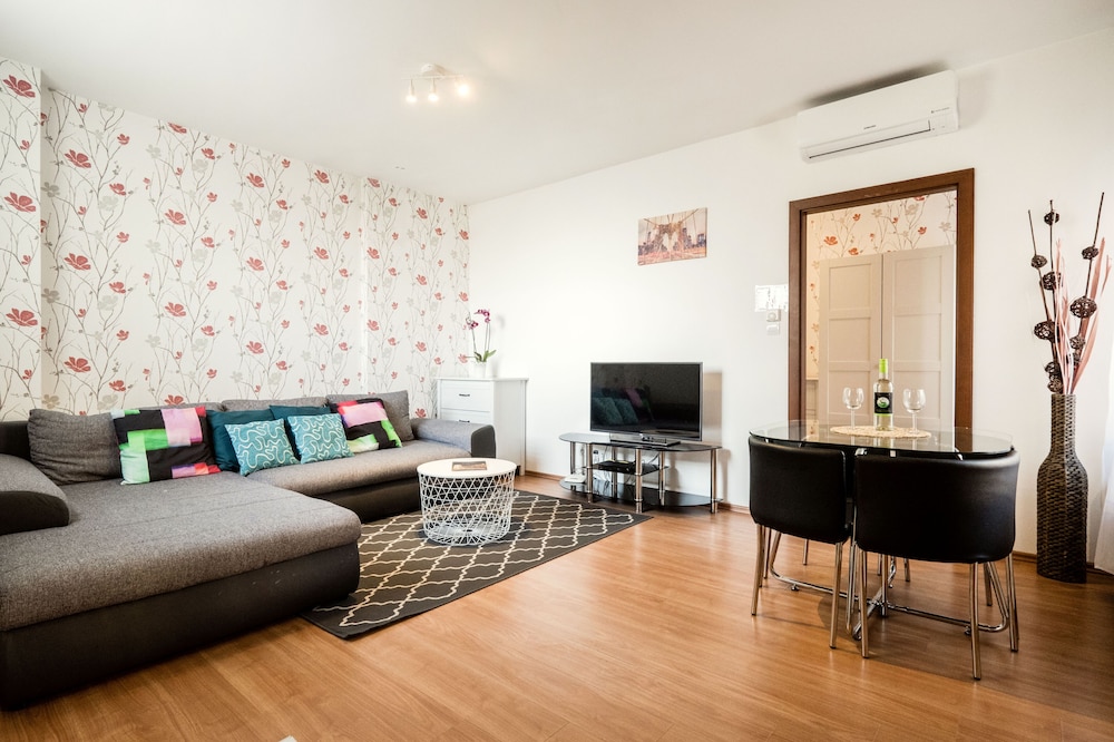 Grand Budapest Penthouse 56/82