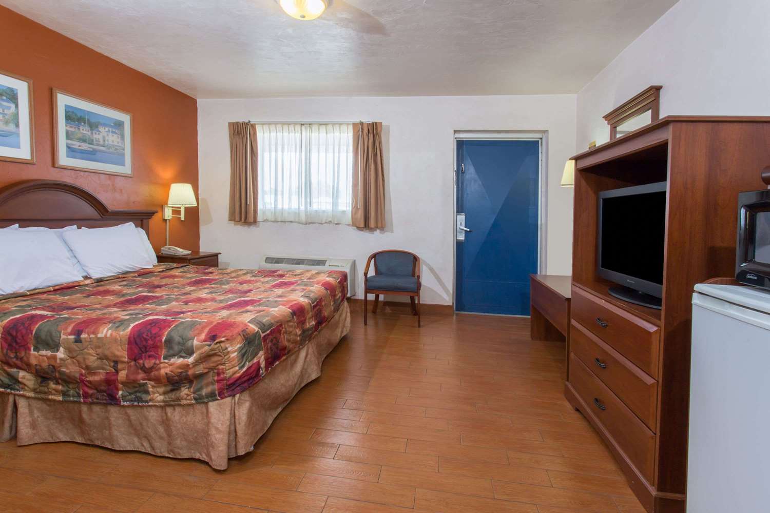 Room, King Bed, Jetted Tub