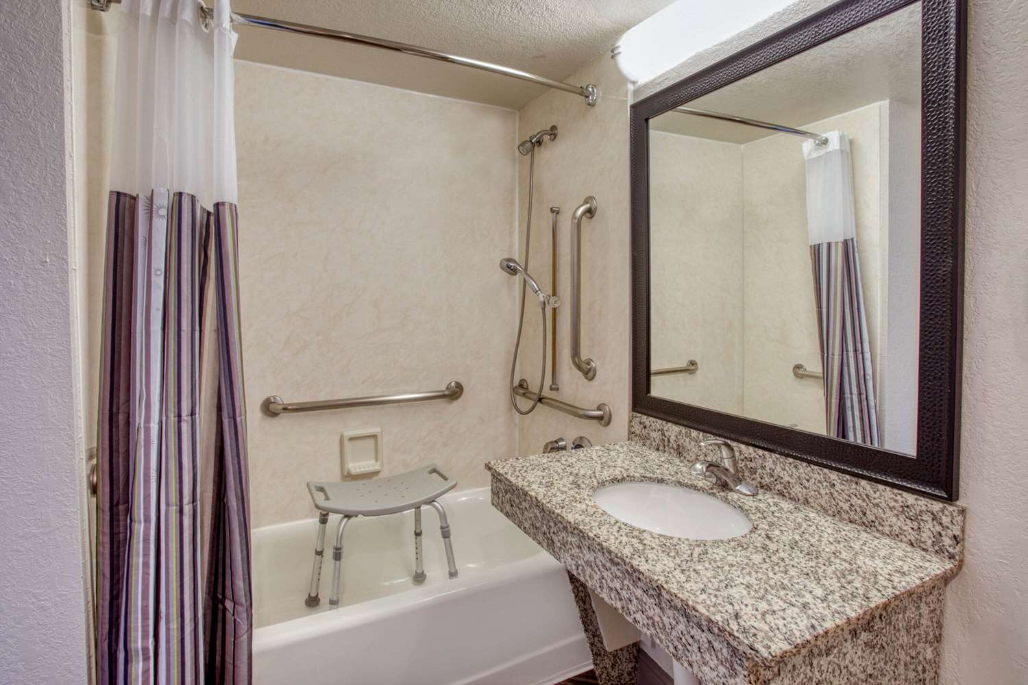 La Quinta Inn & Suites by Wyndham Minneapolis Bloomington W 47/52