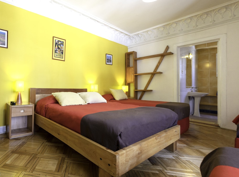 ROOM, QUADRUPLE