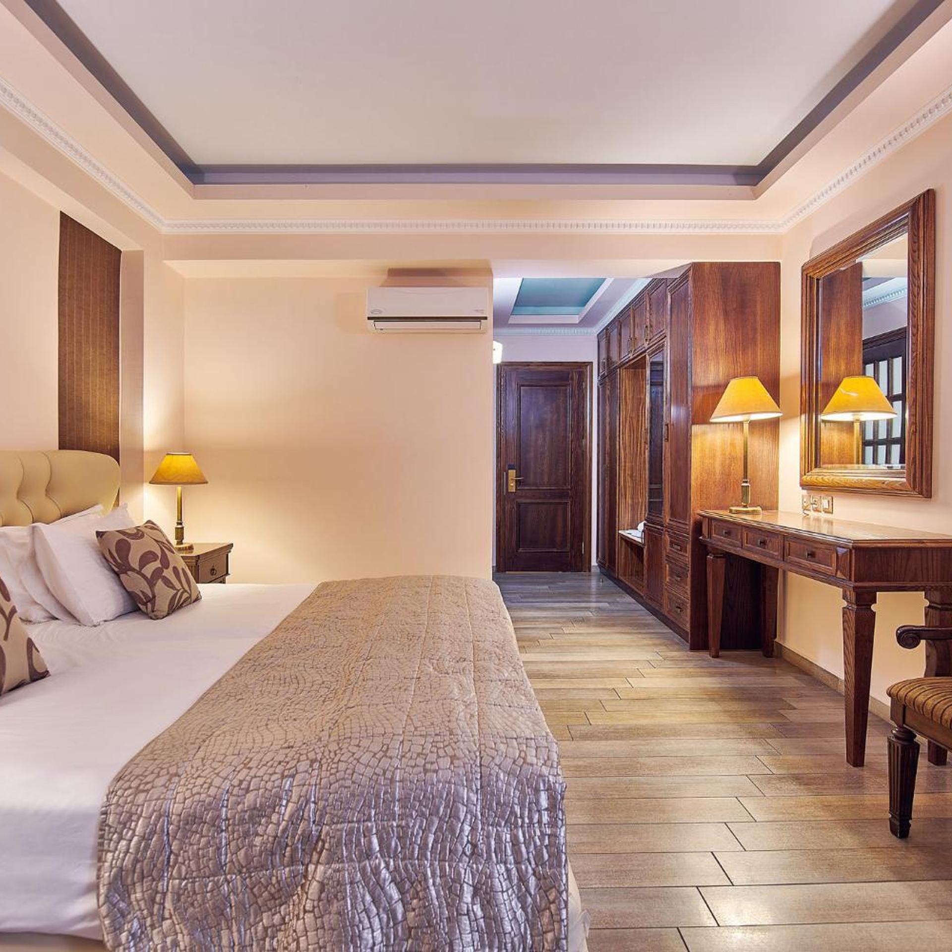 Swim Up, Junior Suite, Pool View