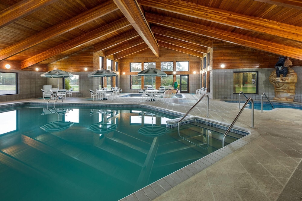 Shell Lake Lodge, a Travelodge by Wyndham 32/55