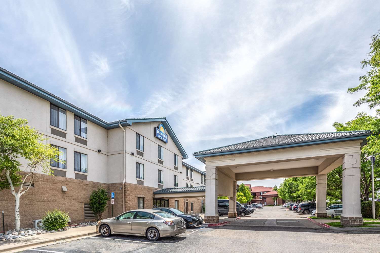 Days Inn & Suites by Wyndham Denver International Airport 27/37