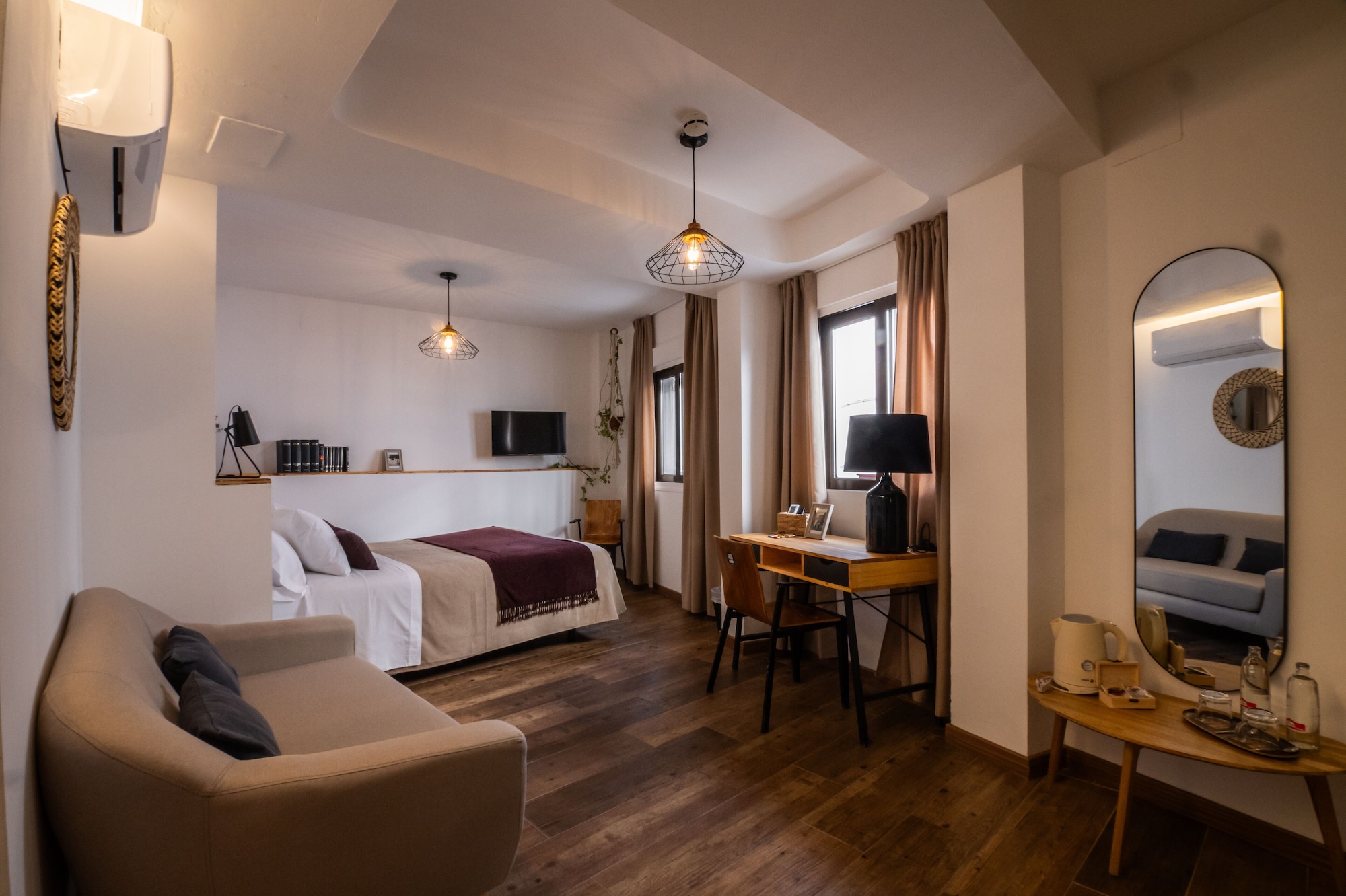 DELUXE, DOUBLE BED