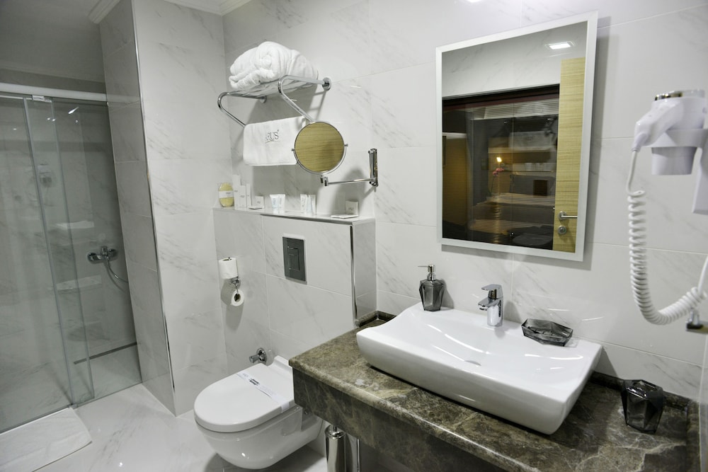 Arus Hotel 60/62