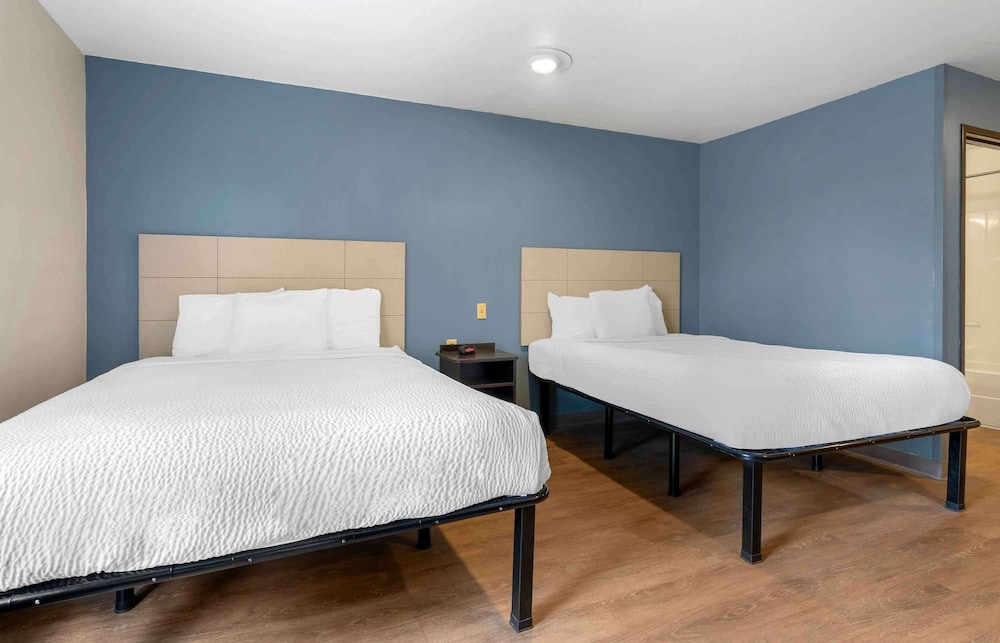 STUDIO, 2 QUEEN BEDS