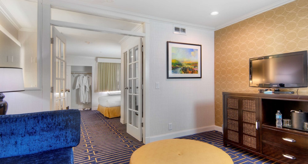 Best Western Plus Palm Court Hotel 18/42