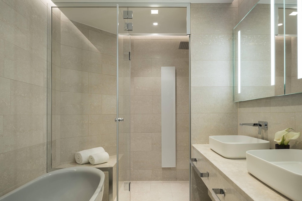 THE RITZ-CARLTON HOTEL DE LA PAIX GENEVA 10/45