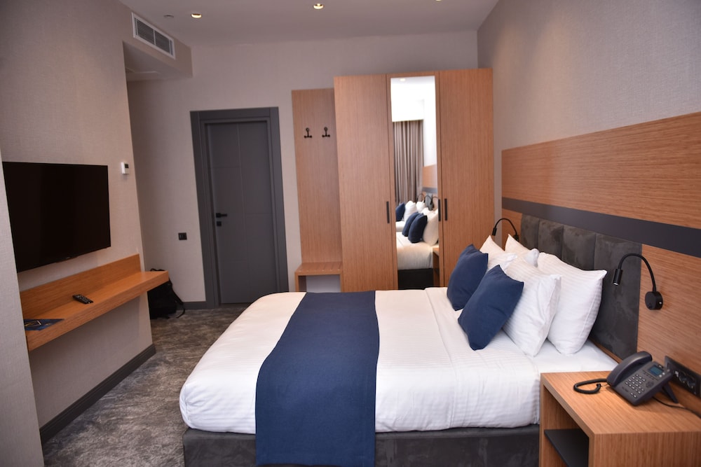 Hotel Monarch 19/65