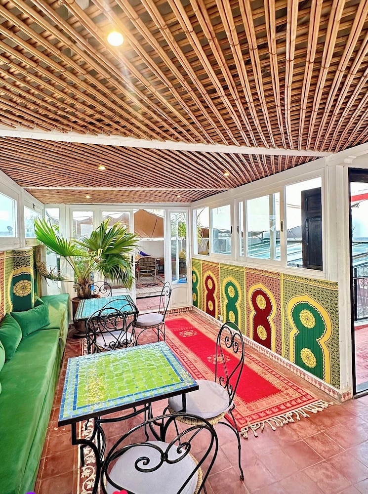 RIAD A LA BELLE ETOILE 77/83