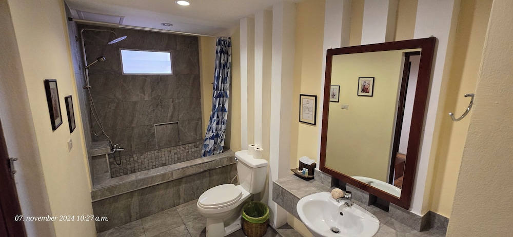 Nirvana Boutique Suites 45/50