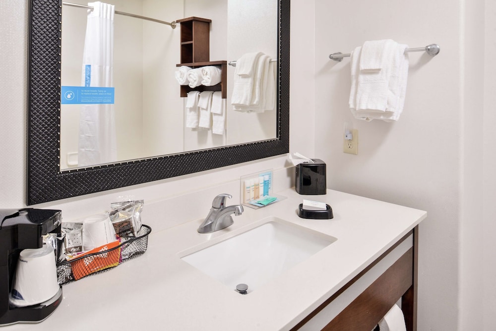 Hampton Inn & Suites Hutto Austin 32/48