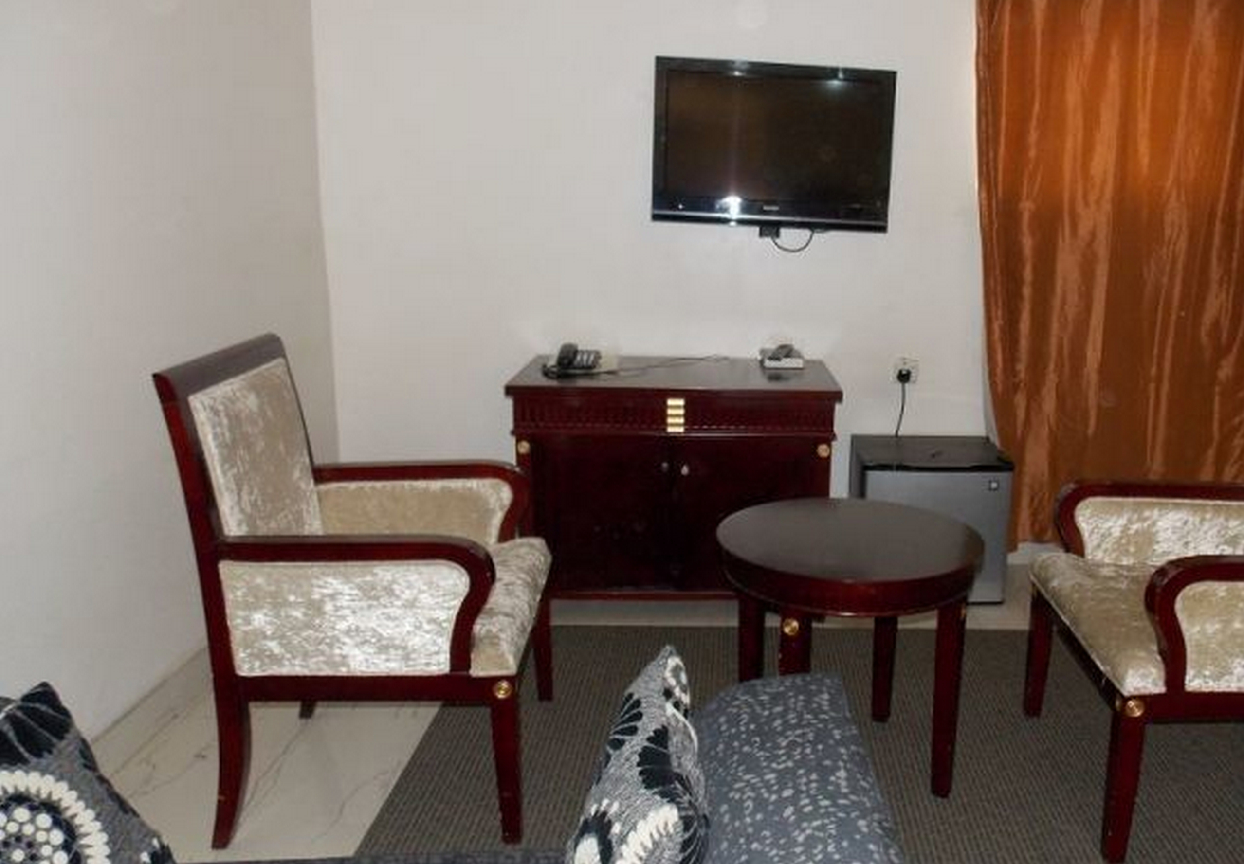 GADE PLACE HOTEL 15/18