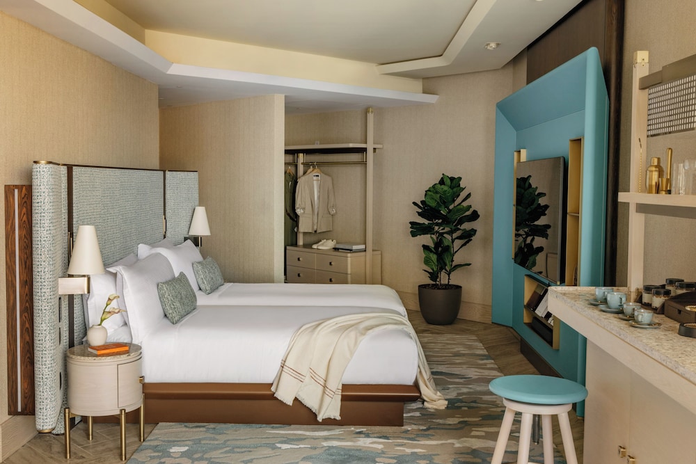 Extra Me, Suite, King Bed