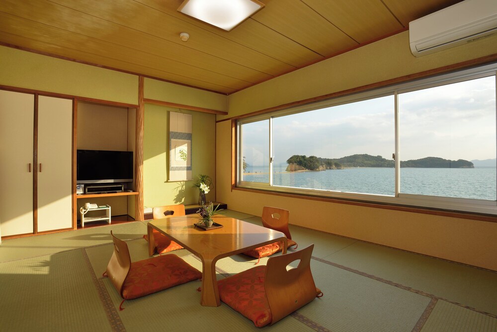 Shodoshima Kokusai Hotel 30/50
