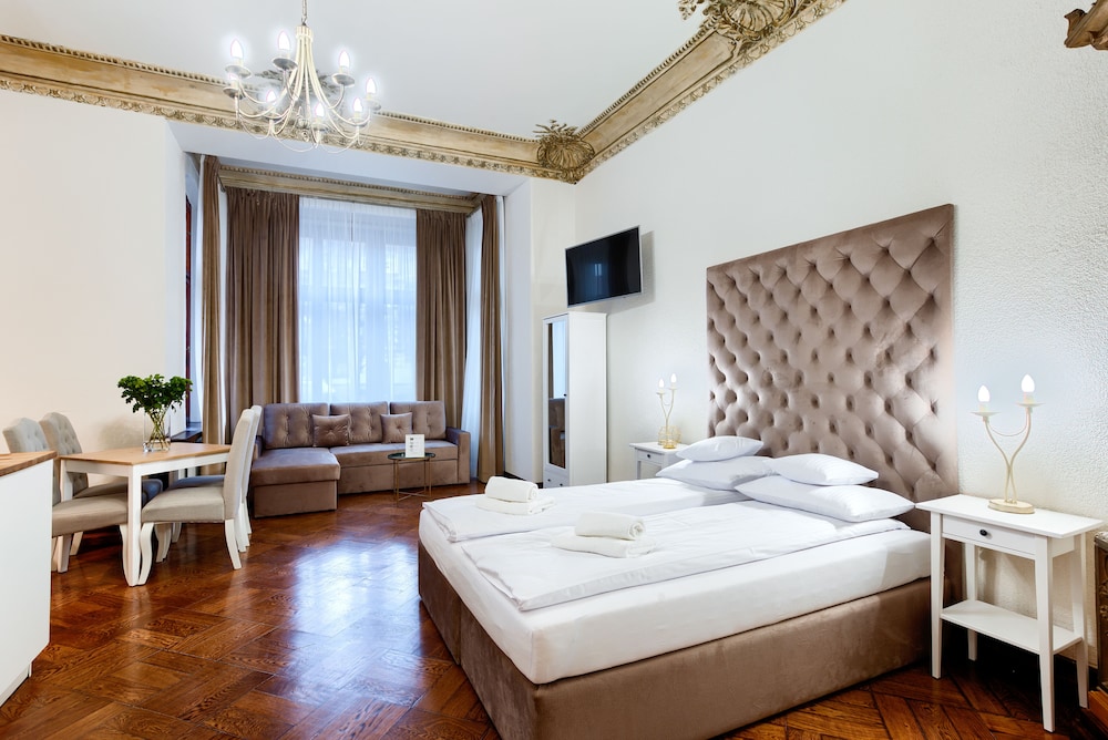 1899 Aparthotel 12/69
