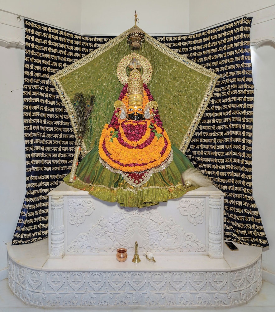 R Chandras Palace 16/42
