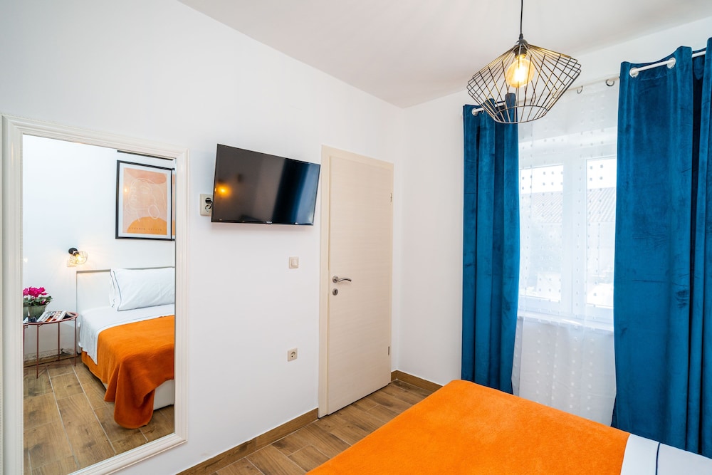 Jele Rooms 26/50