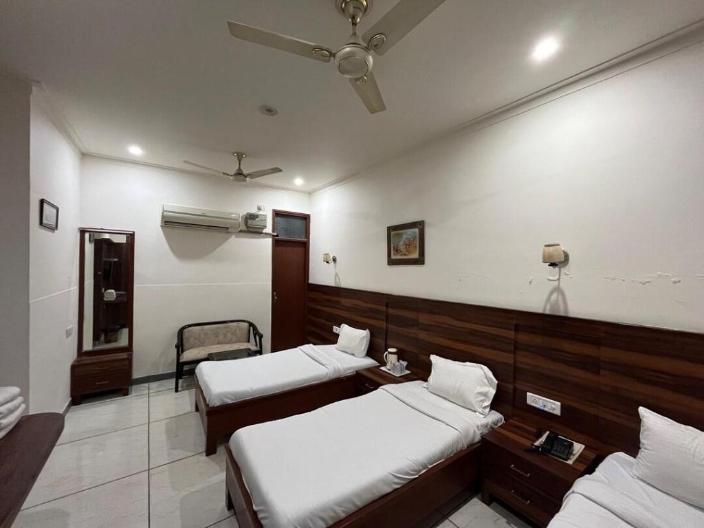 HOTEL S R PALACE 7/17