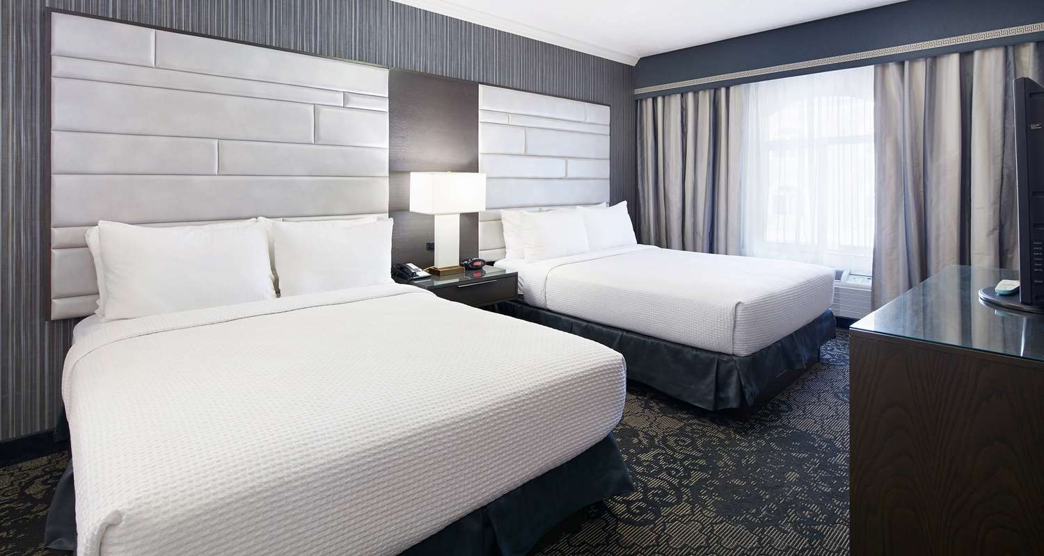 2 Rooms, Tower, Suite, 2 Queen Beds, Sofa, Jetted Tub
