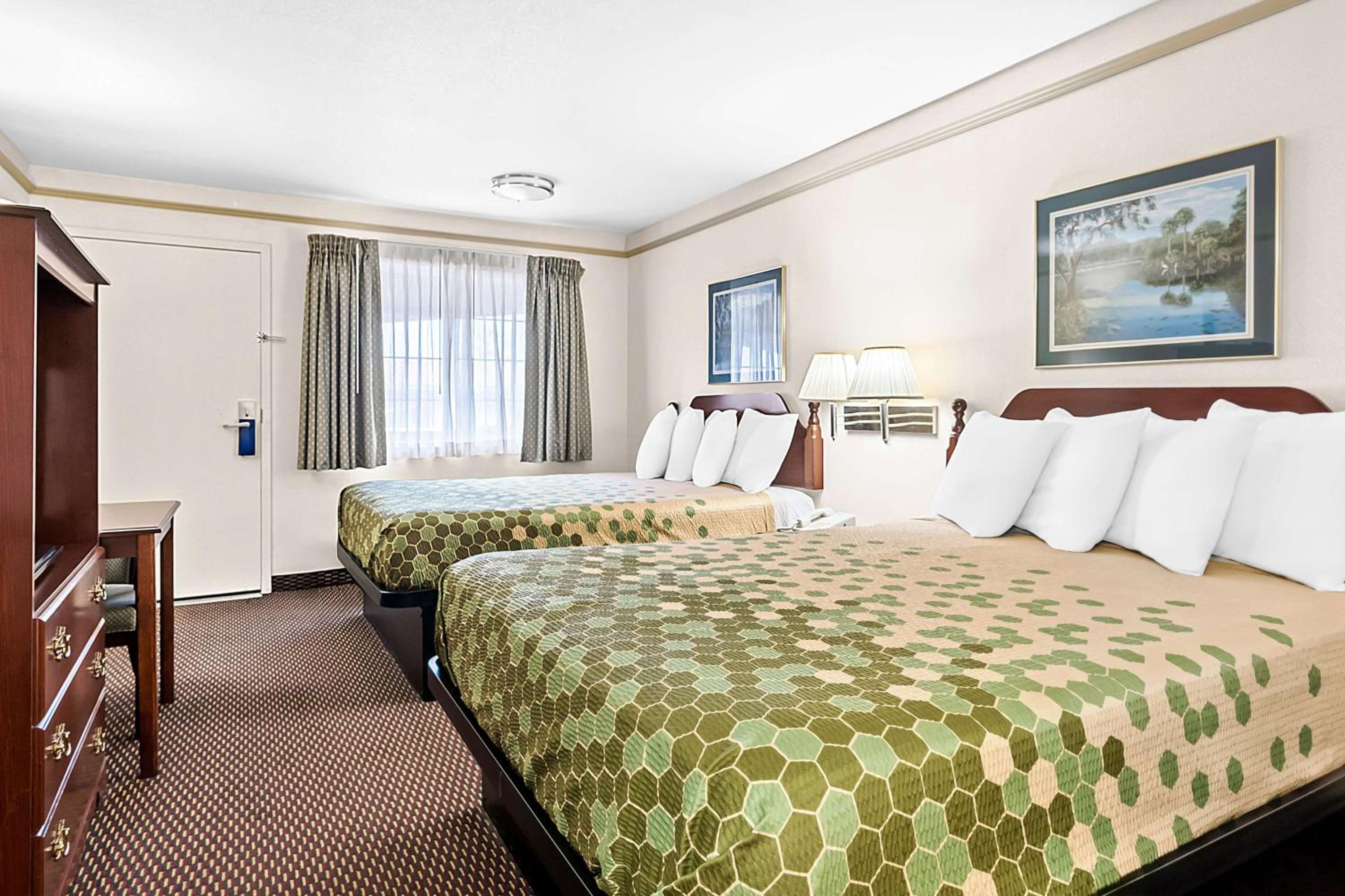 Room, 2 Queen Beds, Bathtub, Accessible