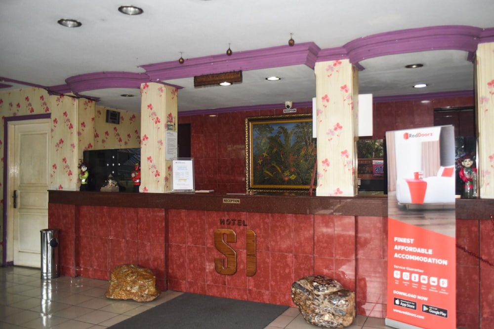 RedDoorz Plus near RSCM Jakarta 3/29