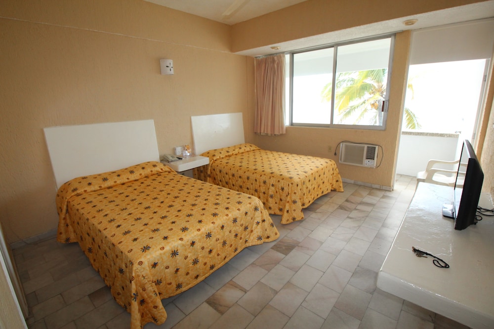 STANDARD, 2 DOUBLE BEDS, OCEAN VIEW