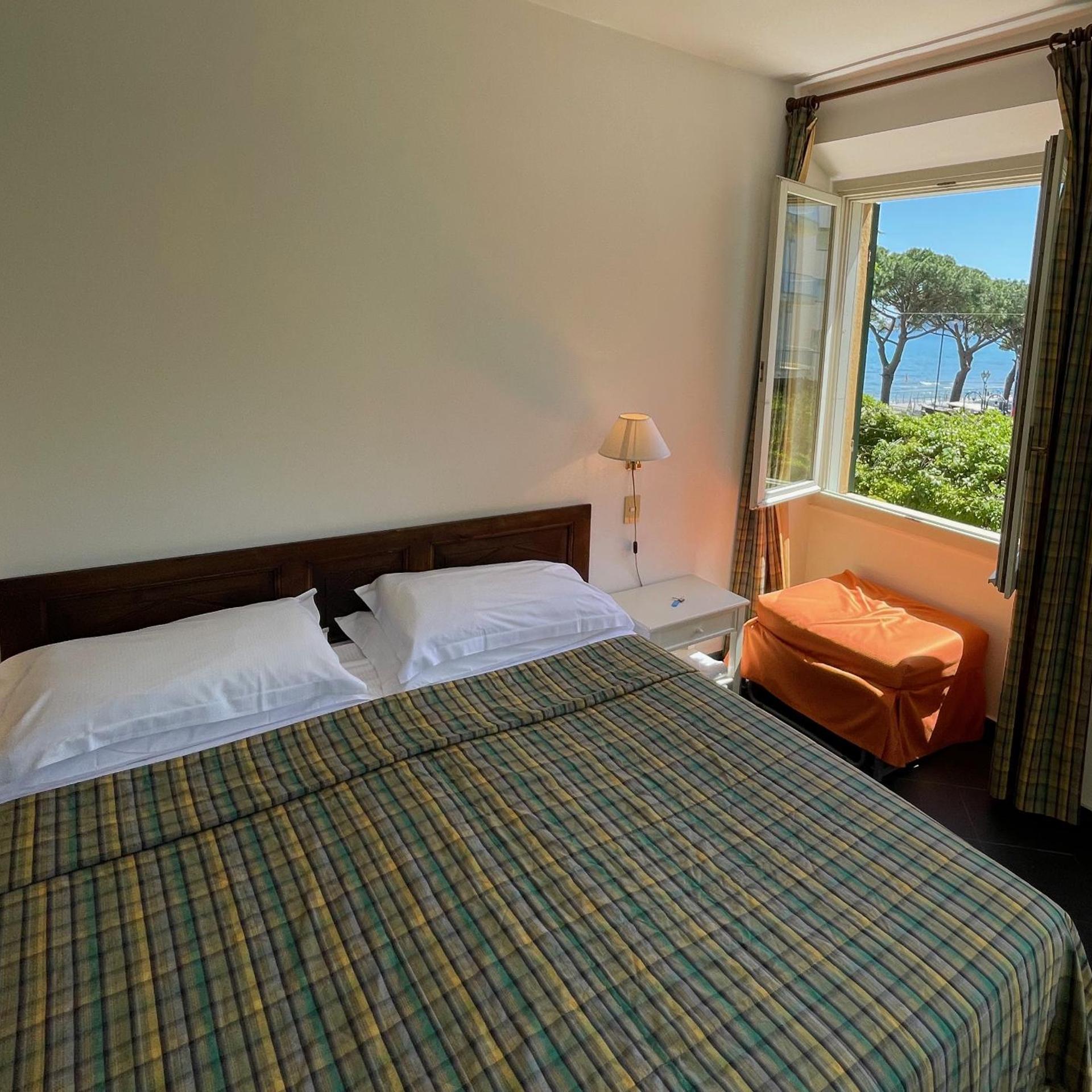 Room, Double Bed, Lateral Side Sea View
