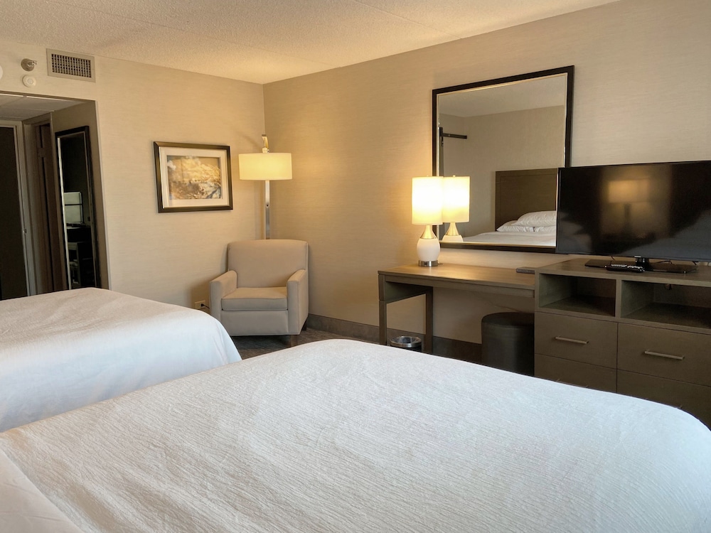 Embassy Suites by Hilton Chicago Schaumburg Woodfield 11/55