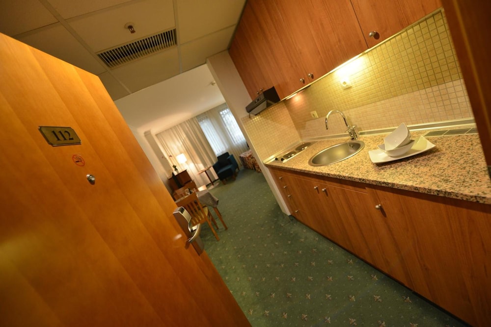 Karpos Hotel 25/50