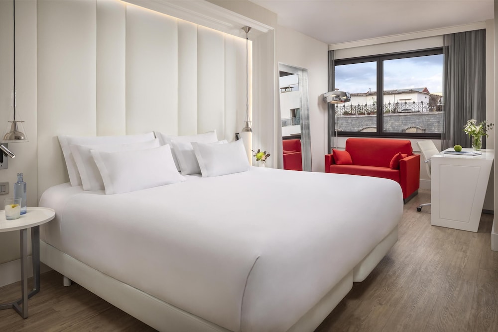 PREMIUM, WITH EXTRA BED, XL