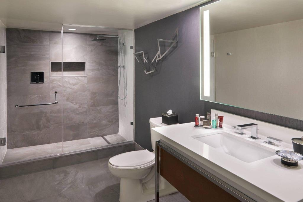 1 Bedroom, Bi Level, Suite, King Bed, Sofa 3/4