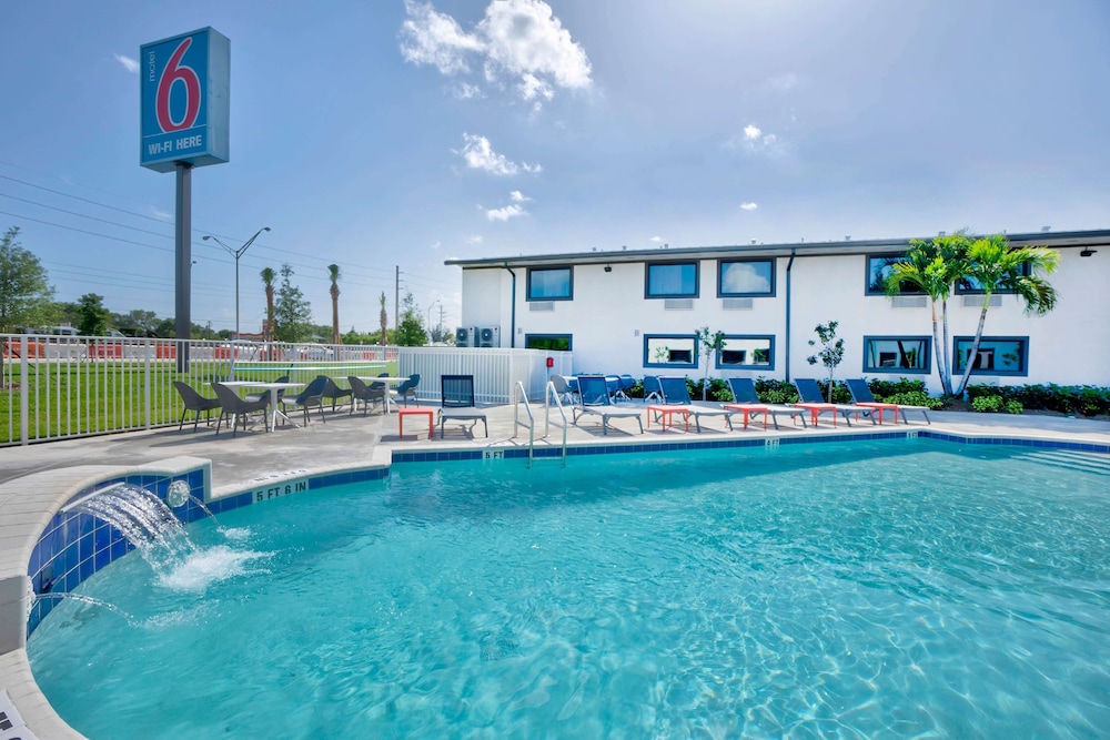 Motel6 Fort Lauderdale, FL 38/44