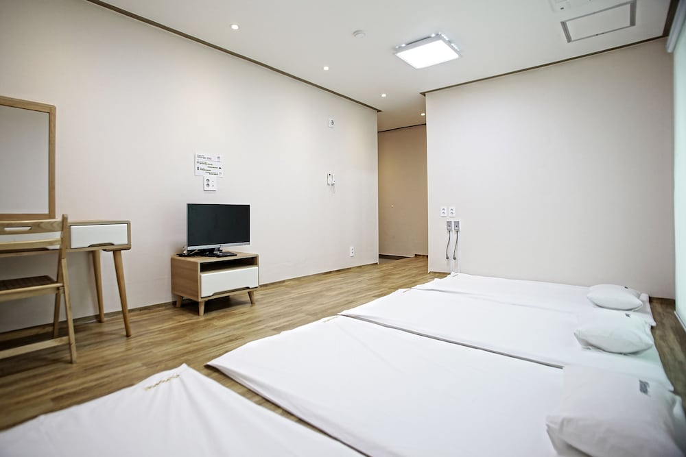 1% Hostel 13/59
