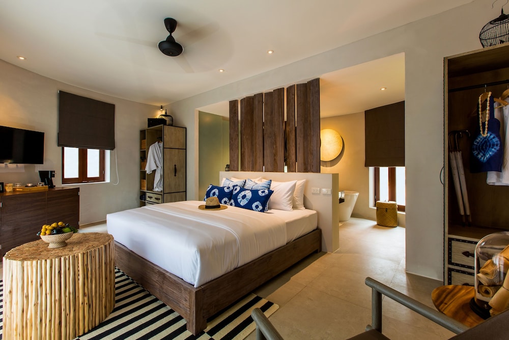 DELUXE, DOUBLE BED