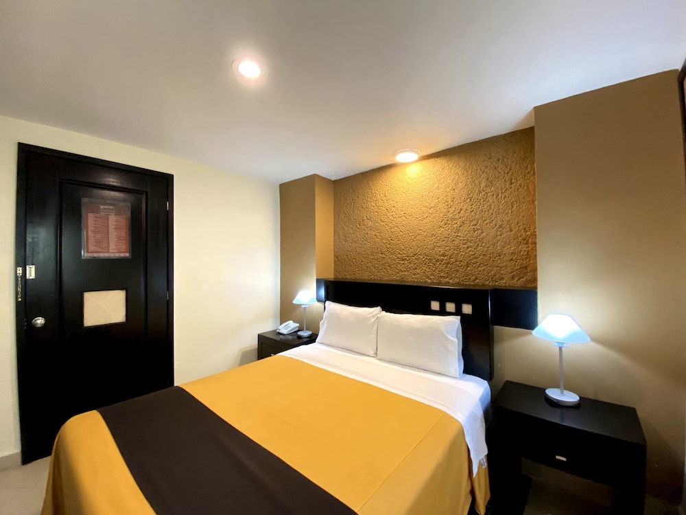 Hotel Escala Puebla Centro 10/50