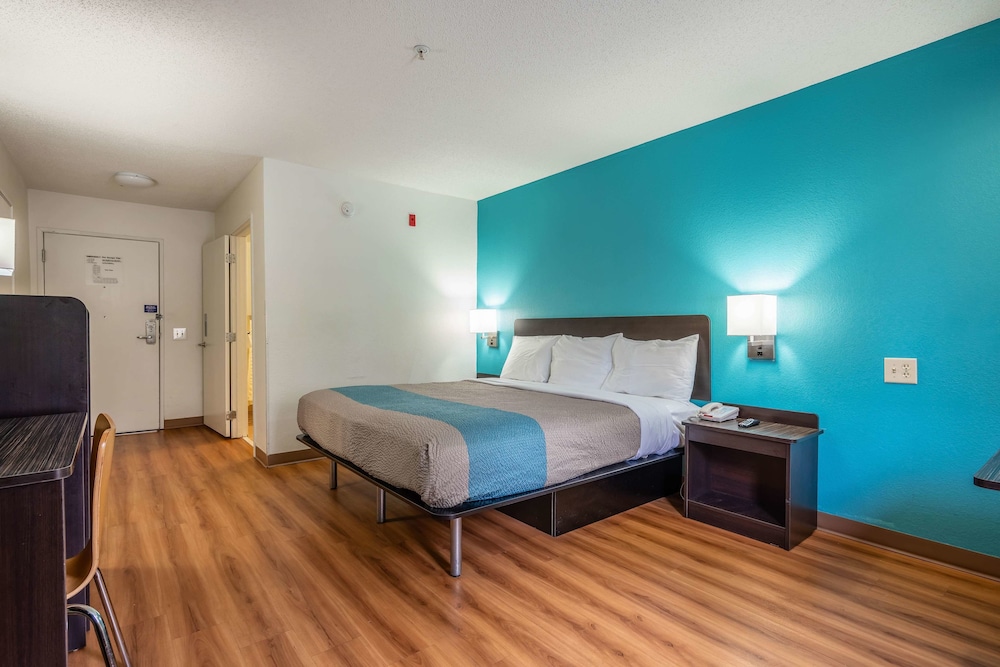 Motel6 Rocky Mount, NC 15/47