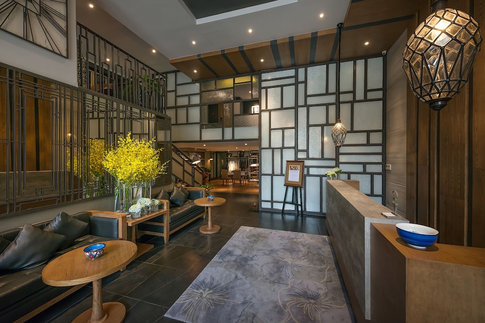 Bespoke Trendy Hotel Hanoi 32/50
