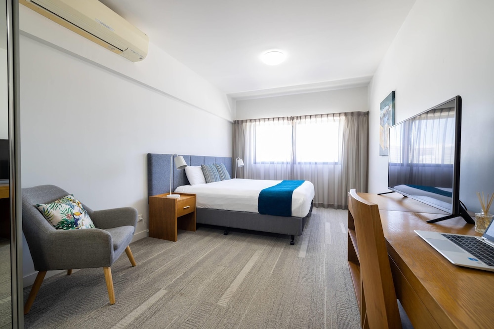 EFFICIENCY, KING BED