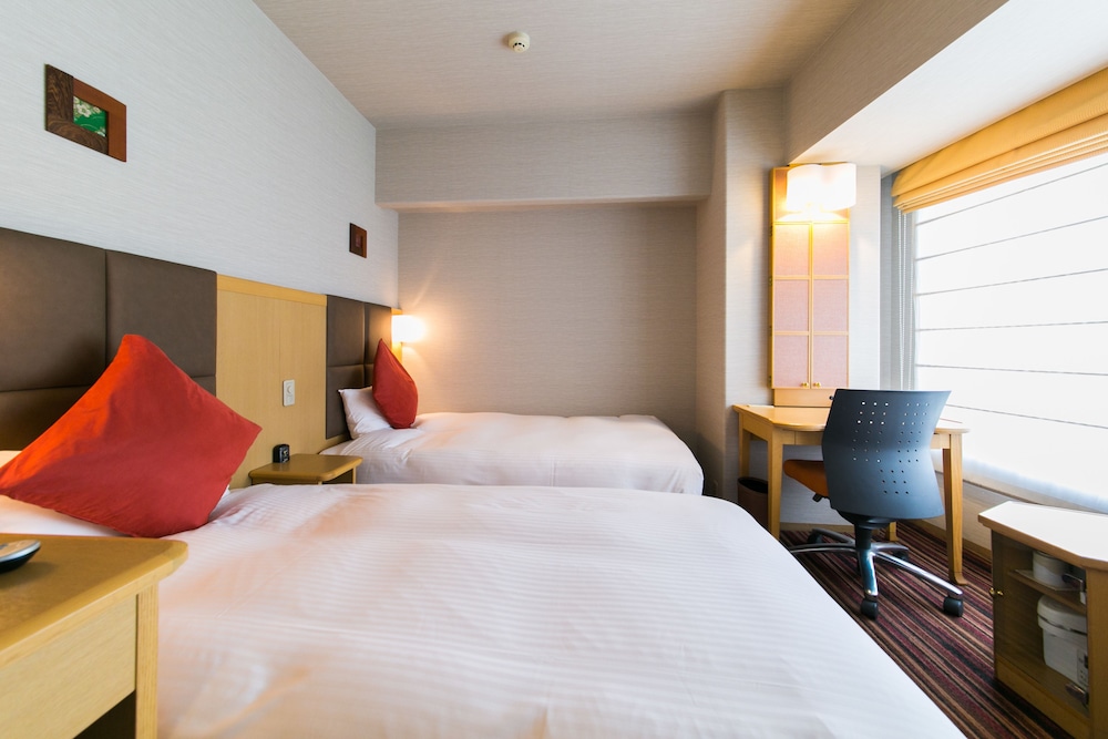 Pearl Hotel Yaesu 8/32