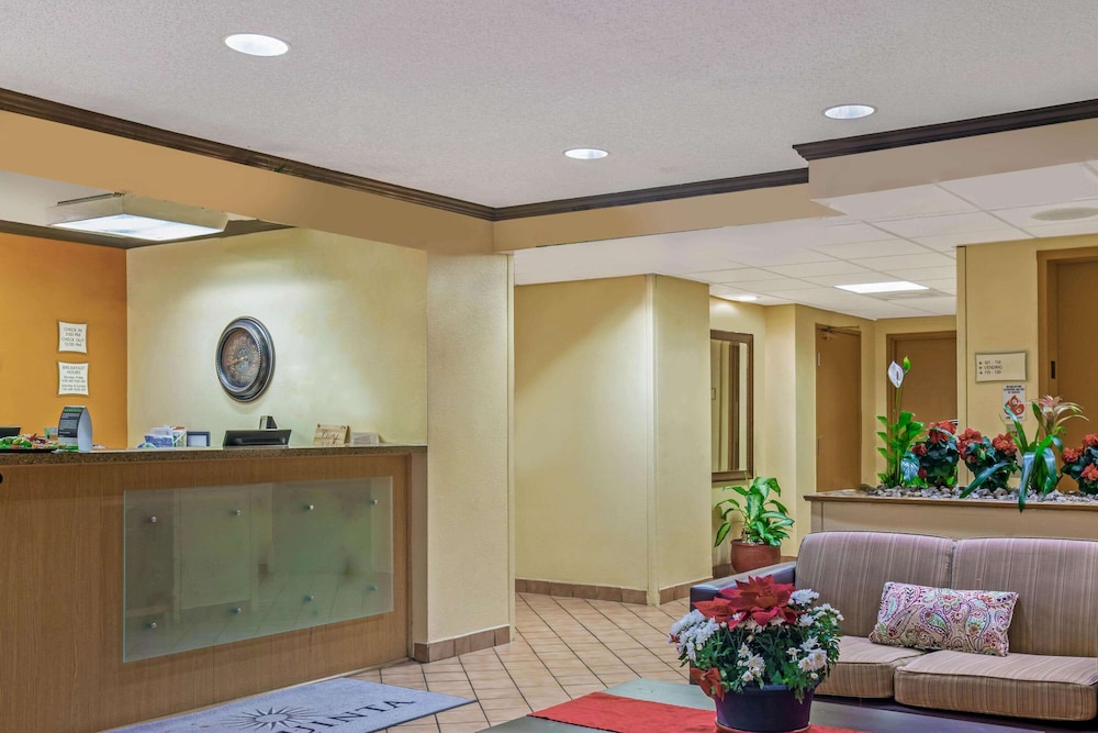 La Quinta Inn and Suites by Wyndham Miami Cutler Bay 8/45