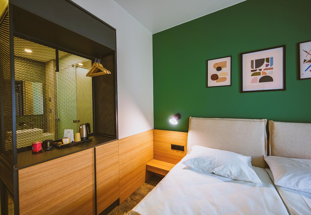 B1 Downtown Hotel 12/54