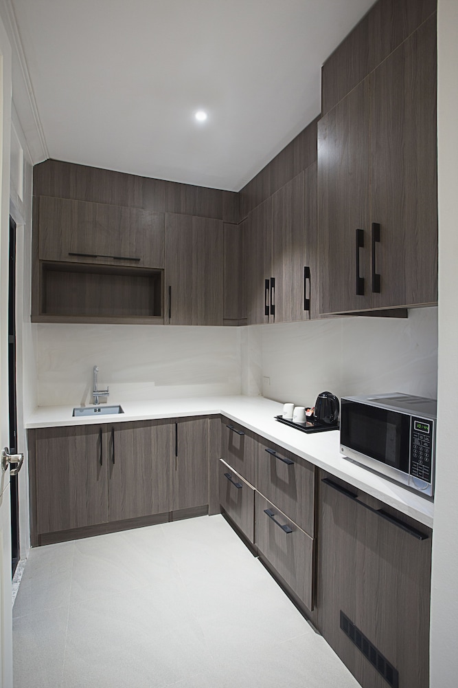 Stonehill Suites 26/65