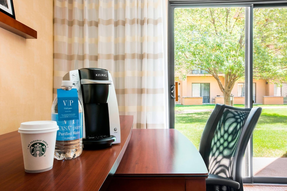 Courtyard Chicago Waukegan/Gurnee 18/42